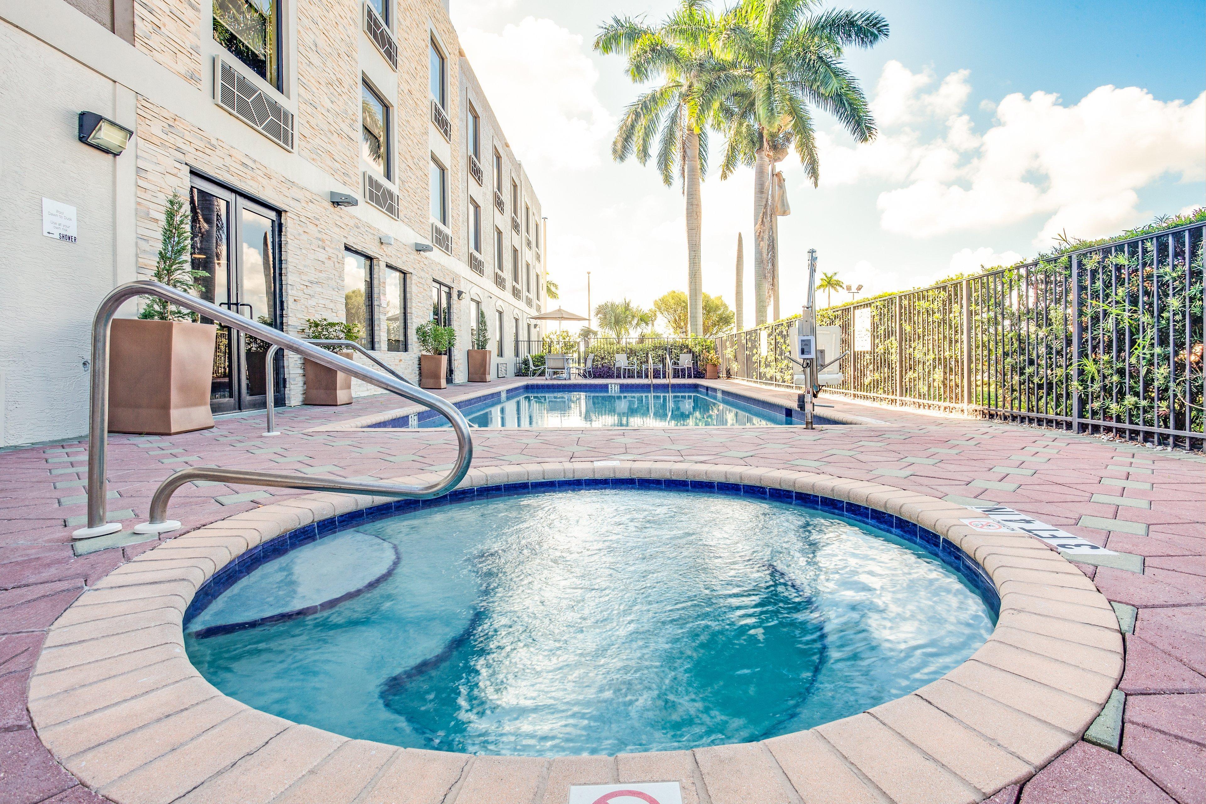 Holiday Inn Express Hotel & Suites Clewiston By Ihg Exterior foto