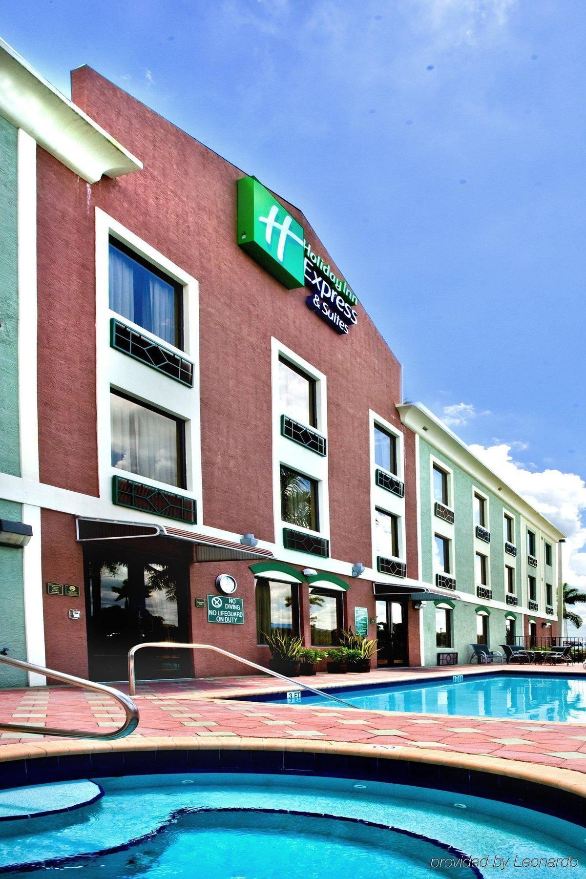 Holiday Inn Express Hotel & Suites Clewiston By Ihg Exterior foto