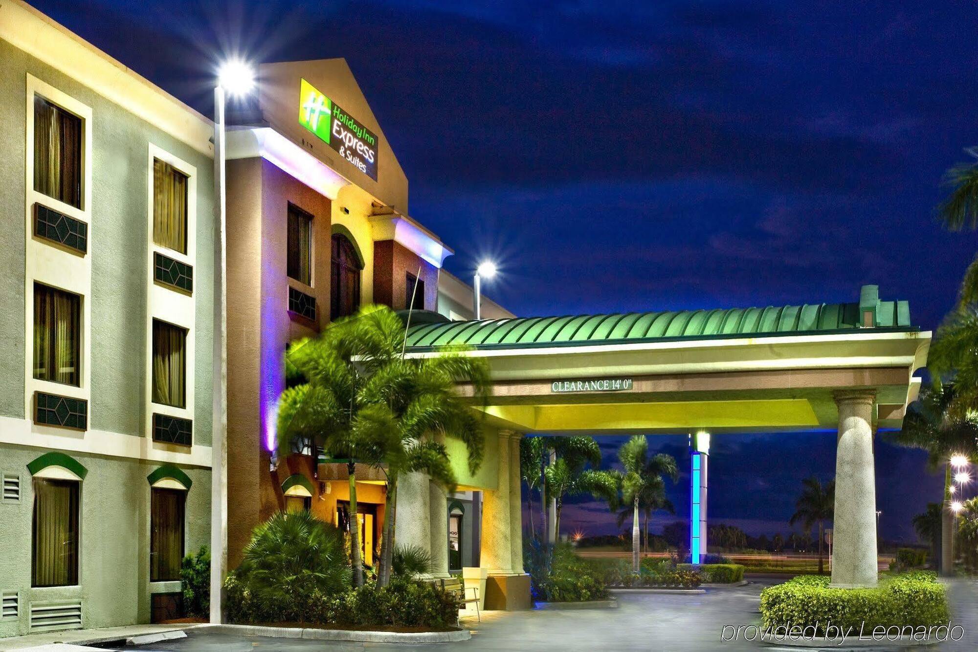Holiday Inn Express Hotel & Suites Clewiston By Ihg Exterior foto