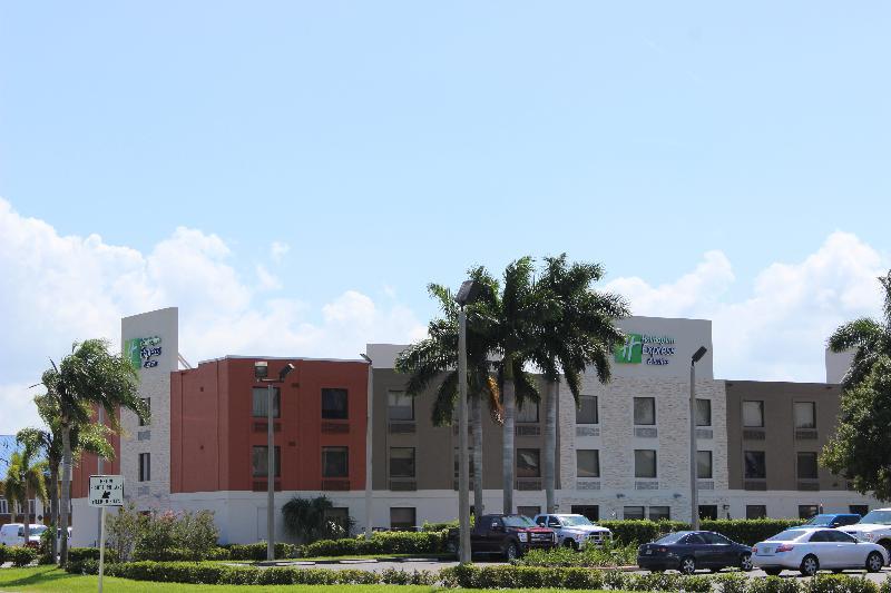 Holiday Inn Express Hotel & Suites Clewiston By Ihg Exterior foto